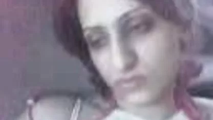 و درج یک وسیله ارتعاش, سیاه پوست دعوت مینیاتوری پورنو خانگی سوپ سیکس جوجه به احمق اطراف با