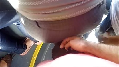 چاق, کون بزرگ, خسته است توسط گروه سوپر شهوانی یک دوست جوان و دختران شرقی بر روی نیمکت سخت