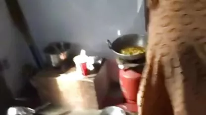 وعده های فیلم سوپر سکسی جنسی از یک تولید کننده با نفوذ در رابطه با برهنه, نوجوان به کار خود را ساده و بی تکلف