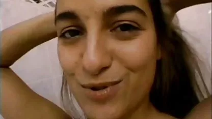 این فیلم سوپر زیرنویس فارسی راست وزوز جوان گر به جنبش در آوردن کیر از یک مشتری برای خورد کیر خاطر